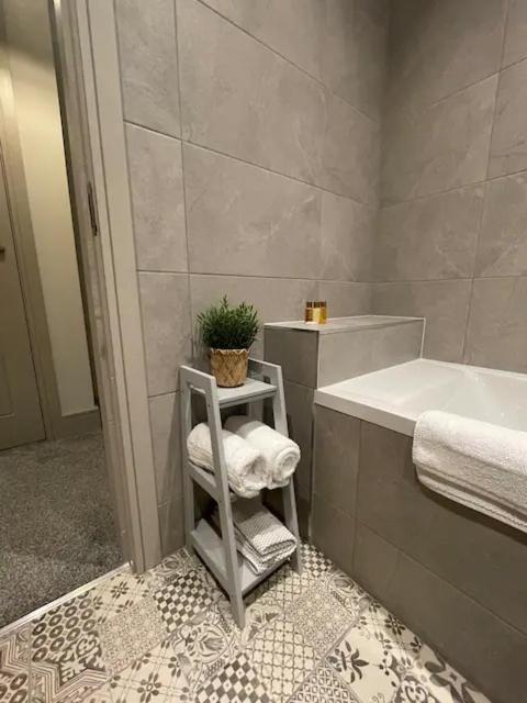 Spectacular 2 Bedroom Balcony Sea View Flat 斯卡伯勒 外观 照片