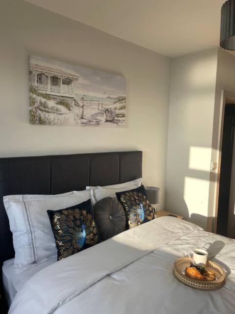 Spectacular 2 Bedroom Balcony Sea View Flat 斯卡伯勒 外观 照片