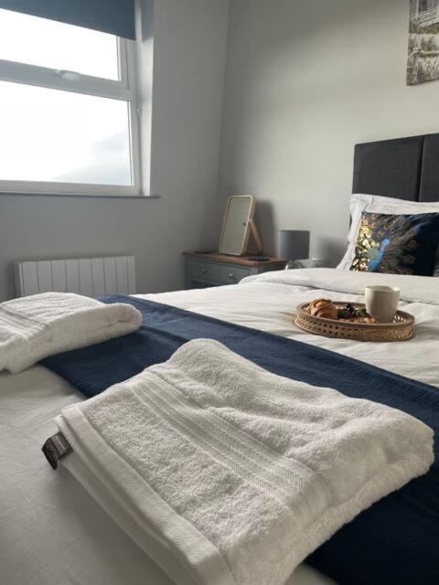 Spectacular 2 Bedroom Balcony Sea View Flat 斯卡伯勒 外观 照片