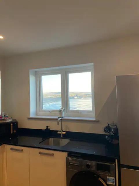 Spectacular 2 Bedroom Balcony Sea View Flat 斯卡伯勒 外观 照片