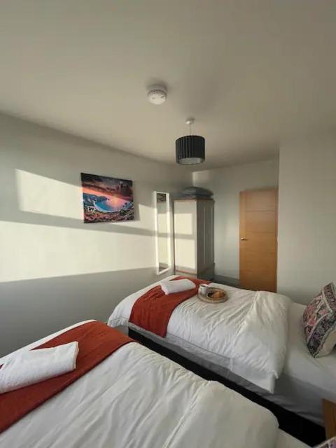 Spectacular 2 Bedroom Balcony Sea View Flat 斯卡伯勒 外观 照片