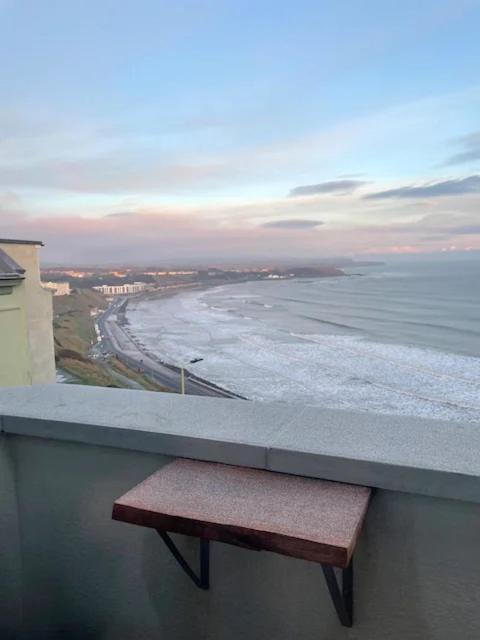 Spectacular 2 Bedroom Balcony Sea View Flat 斯卡伯勒 外观 照片