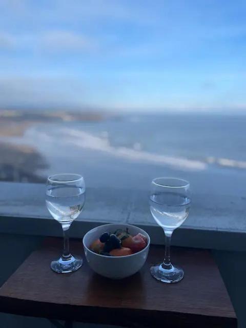 Spectacular 2 Bedroom Balcony Sea View Flat 斯卡伯勒 外观 照片