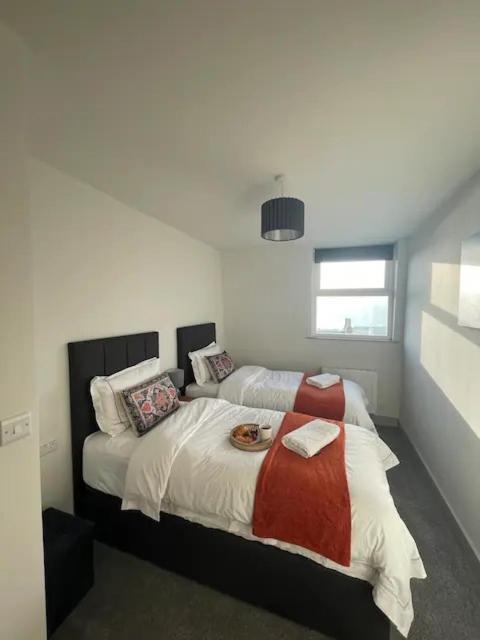 Spectacular 2 Bedroom Balcony Sea View Flat 斯卡伯勒 外观 照片